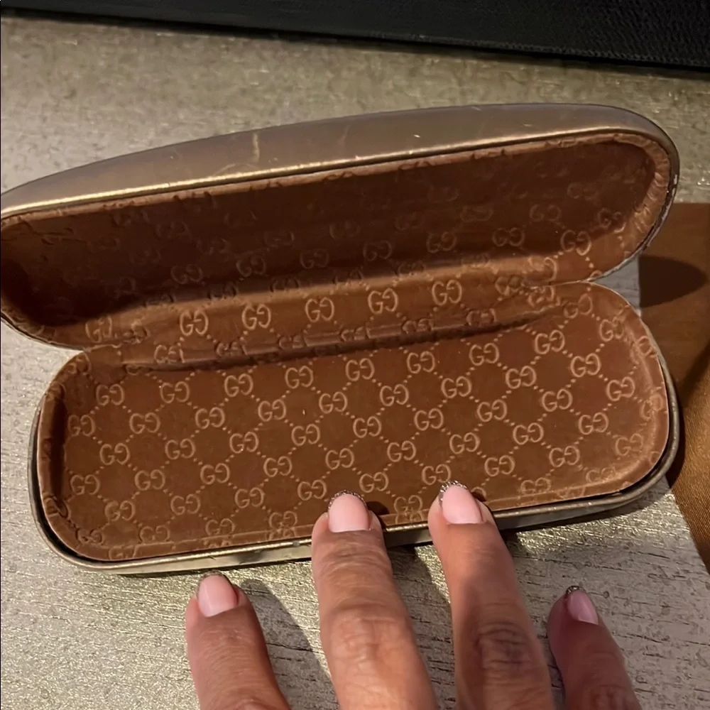 Gucci Black and Silver Glasses Timeless Elegance - Picture 2 of 13